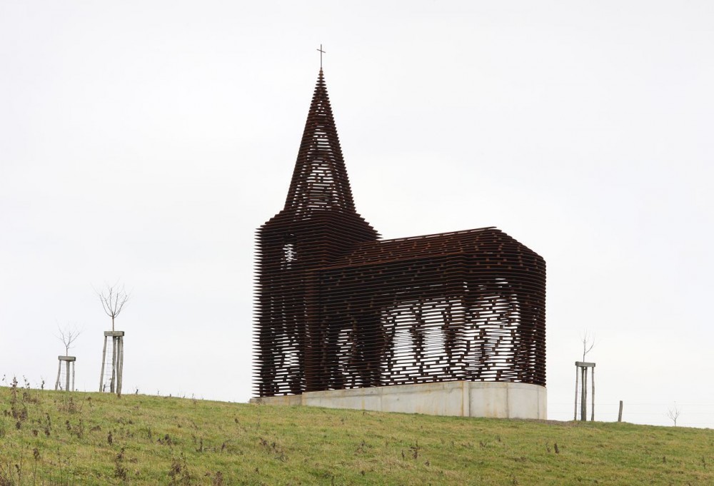 50b50474b3fc4b163400007e_reading-between-the-lines-gijs-van-vaerenbergh_003_rbtl-1000x681 (1)